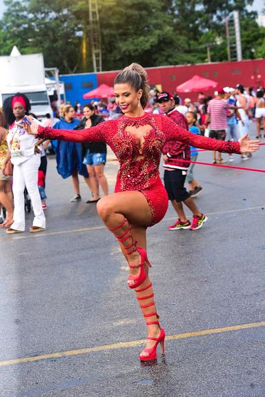 Veja os looks ousados do Carnaval