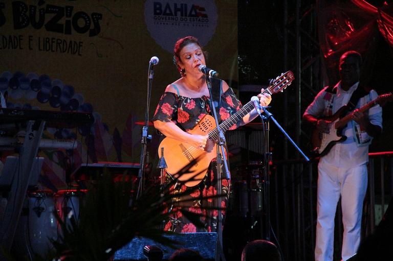 Monica Sangalo realiza show no Pelourinho, em Salvador