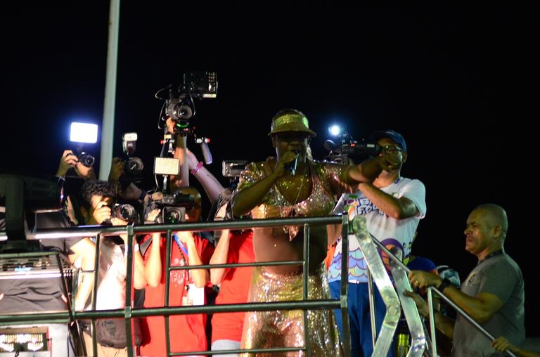 Márcio Victor, do Psirico, se veste de Ivete Sangalo no carnaval