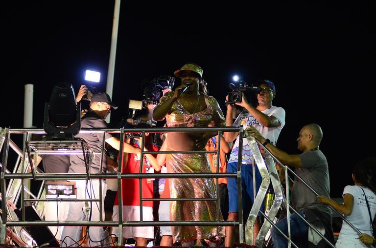 Márcio Victor, do Psirico, se veste de Ivete Sangalo no carnaval