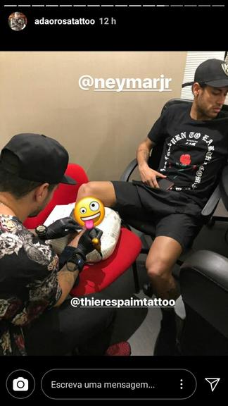 Neymar faz novas tatuagens