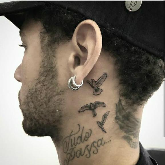 Neymar faz novas tatuagens