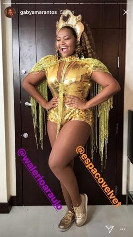 Gaby Amarantos mostra look para o Galo da Madrugada