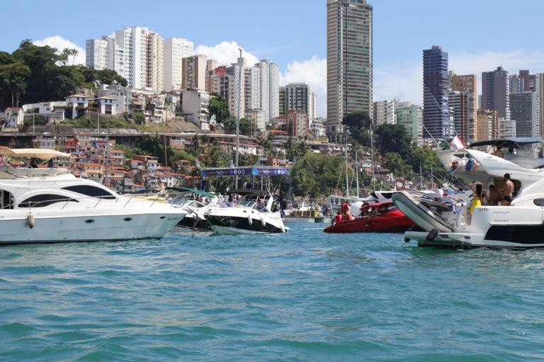 Salvador ganha Carnaval Náutico com show de Denny Denan