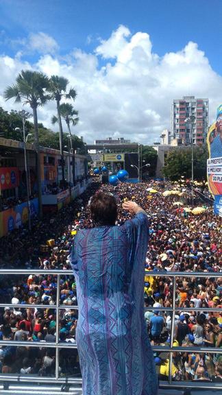 Saulo arrasta foliões no 'Pipoca'