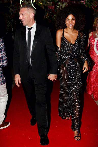 Vincent Cassel assume namoro com Tina Kunakey