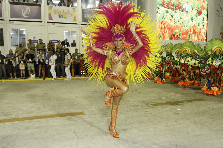 Thaila Ayala no desfile da Grande Rio na Sapucaí