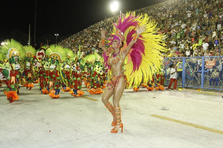 Thaila Ayala no desfile da Grande Rio na Sapucaí