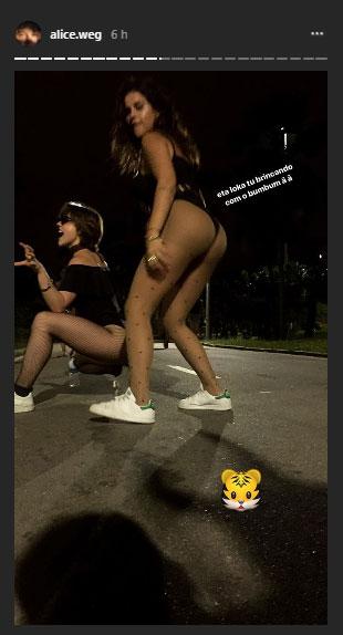 Alice Wegmann se joga na folia e compartilha com os fãs