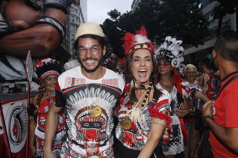 Fátima Bernardes e Túlio Gadêlha no bloco Cacique de Ramos