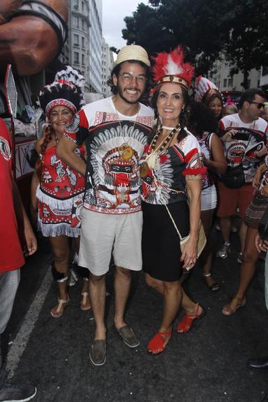 Fátima Bernardes e Túlio Gadêlha no bloco Cacique de Ramos