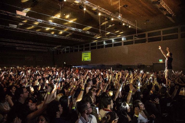 Luan Santana emociona público em show na Suíça