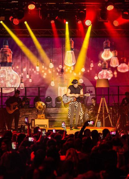 Luan Santana lota arena em show em Portugal