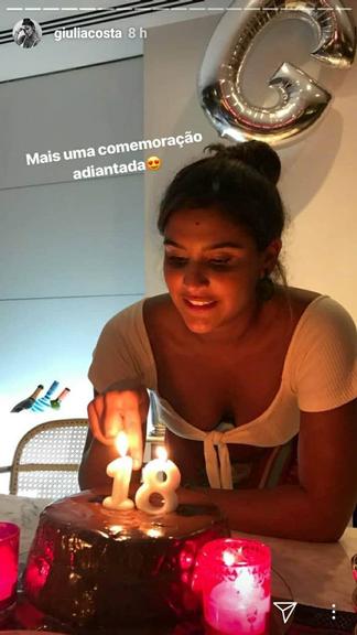 Giulia Costa festeja seus 18 anos