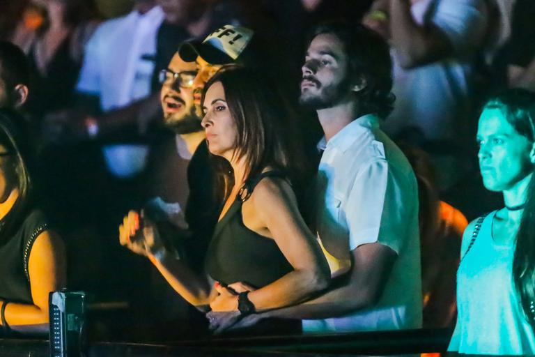 Fátima Bernardes e Túlio Gadêlha: clima de romance em show