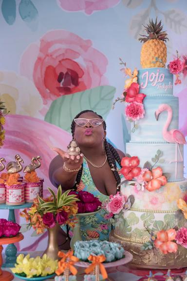 Jojo Todynho comemora o seu aniversário com festa na piscina