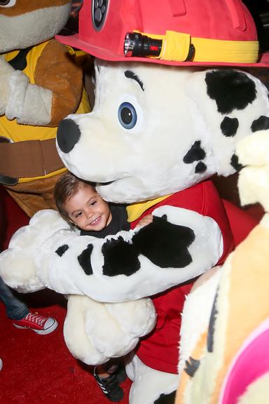 Luisa Mell e Gilberto Zaborowsky comemoram os 3 anos do filho Enzo