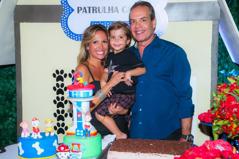 Luisa Mell e Gilberto Zaborowsky comemoram os 3 anos do filho Enzo