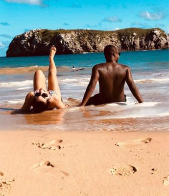 Fernanda Souza mostra fotos das férias em Fernando de Noronha