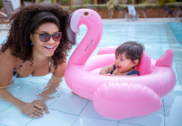 Sheron Menezzes, Maíra Charken, Juliana Alves e Aline Dias levam suas famílias para final de semana em resort