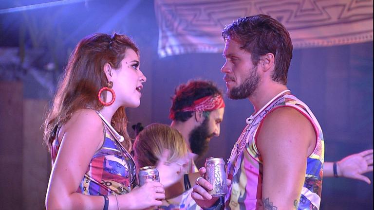 Ana Clara e Breno conversam durante Festa Axé no BBB18