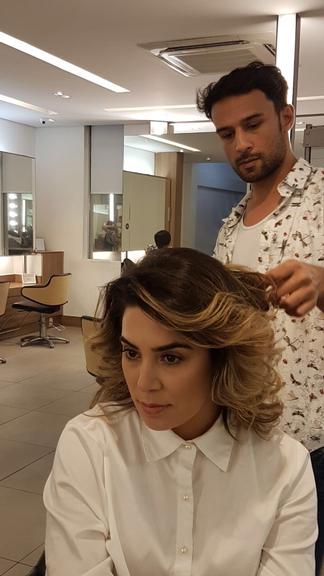 Naiara Azevedo assume o tamanho real de seu cabelo