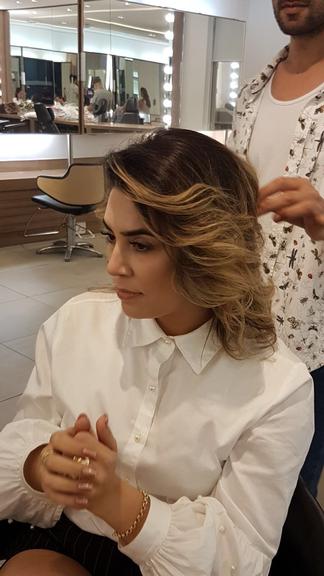 Naiara Azevedo assume o tamanho real de seu cabelo