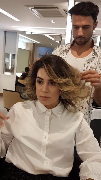 Naiara Azevedo assume o tamanho real de seu cabelo