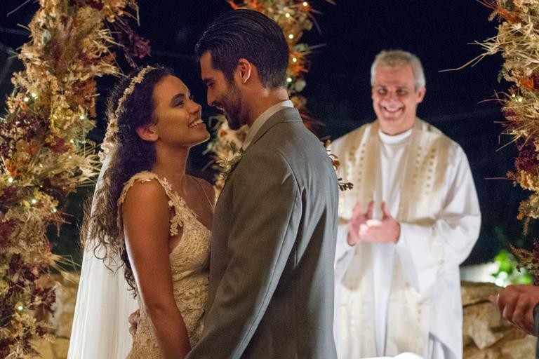 O casamento de Xodó (Anderson Tomazini) e Cleo (Giovana Cordeiro) na novela O Outro Lado do Paraíso