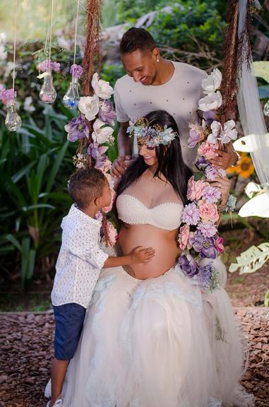 Jenny Miranda, filha de Gretchen, faz ensaio fotográfico com a família