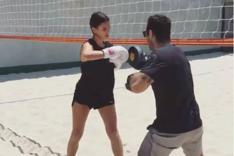 Bruna Marquezine durante treino com Chico Salgado