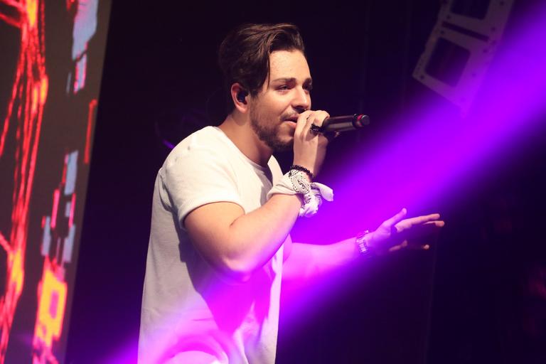 Edu Chociay faz show no Villa Country em São Paulo