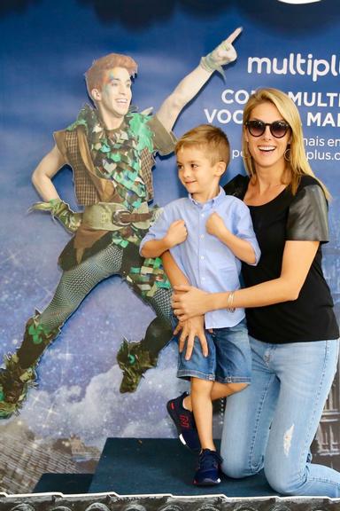 Famosos na plateia do espetáculo 'Peter Pan'