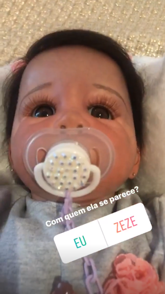 Graciele Lacerda apresenta sua 'filha' com Zezé Di Camargo