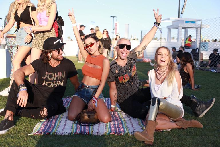 Marcos Pitombo, Manu Gavassi, Matheus Mazzafera e Paola Antonini curtem festival Coachella