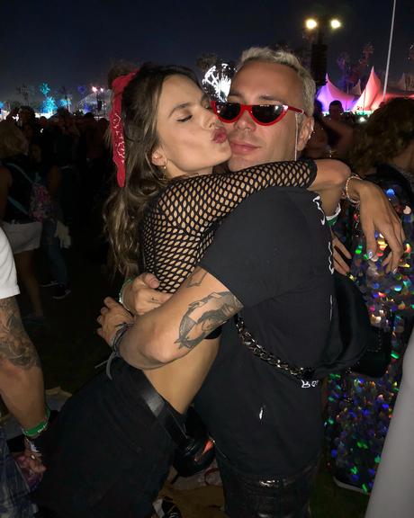 Matheus Mazzafera curte festival Coachella com Alessandra Ambrósio