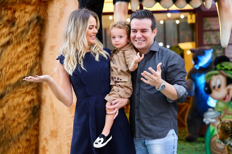 Thais Pacholek e Belutti festejam os 2 anos do filho, Luis Miguel