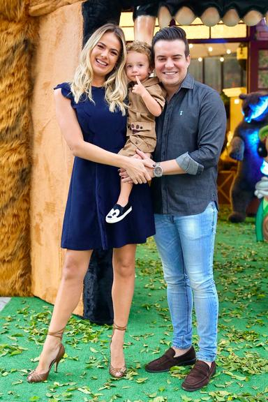 Thais Pacholek e Belutti festejam os 2 anos do filho, Luis Miguel