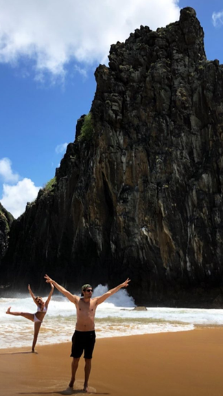 Kaká e Carol Dias curtem dias românticos em Fernando de Noronha