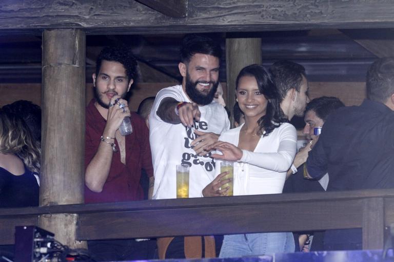 Gleici, Kaysar e Jéssica dançam e curtem muito nova balada no Rio de Janeiro