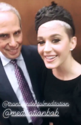 Katy Perry e Orlando Bloom conhecem o Papa Francisco