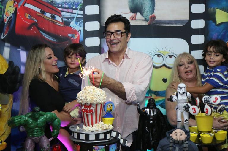 Luciano Szafir comemora o aniversário de 3 anos do caçula