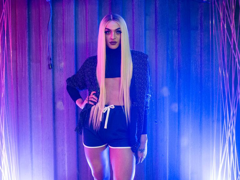 Pabllo Vittar grava participação em O Outro Lado do Paraíso