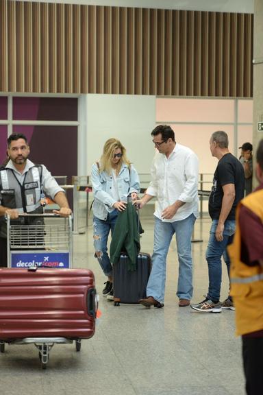 Sasha Meneghel desembarca no aeroporto de Guarulhos