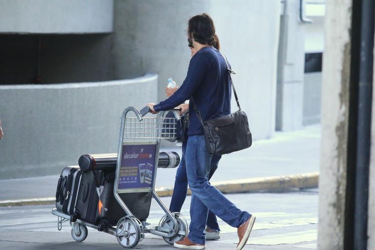 Fátima Bernardes e Túlio Gadelha voltam ao Brasil após viagem para Miami