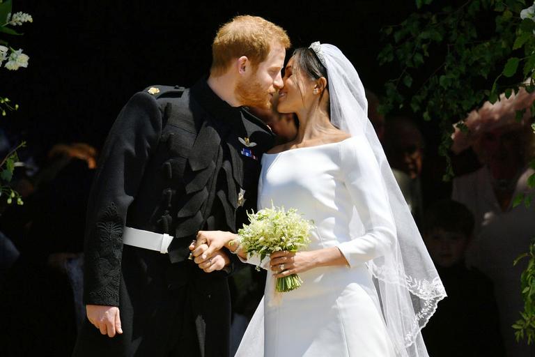 Meghan Markle e príncipe Harry estão oficialmente casados