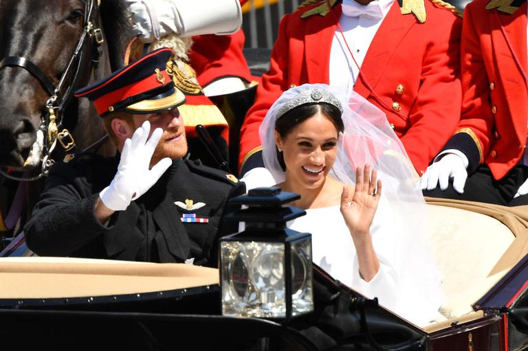 Meghan Markle e príncipe Harry estão oficialmente casados