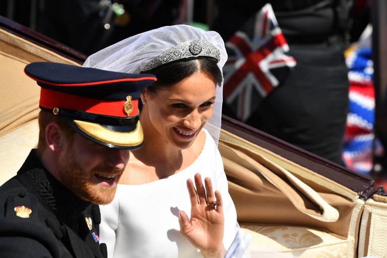 Meghan Markle e príncipe Harry estão oficialmente casados