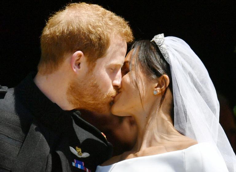 Meghan Markle e príncipe Harry estão oficialmente casados