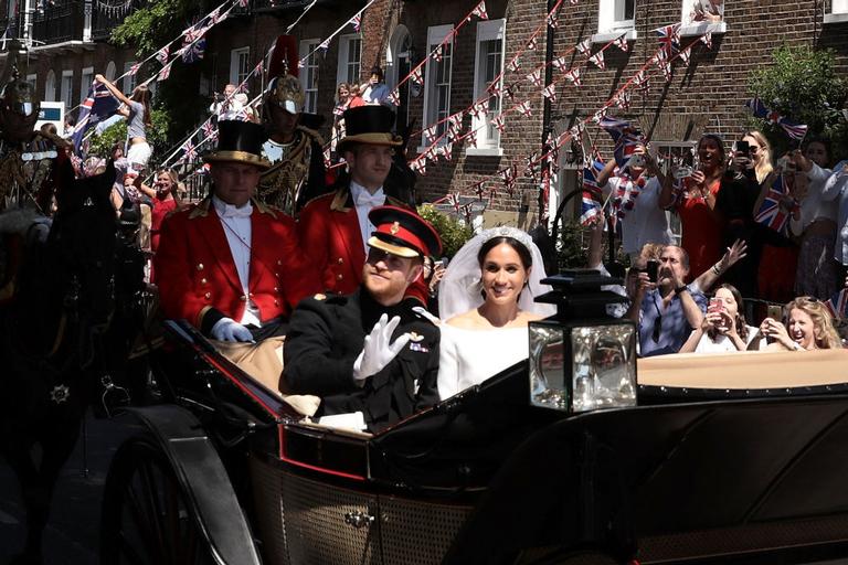 Meghan Markle e príncipe Harry estão oficialmente casados